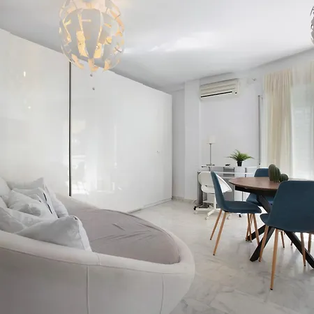 Plata Plaza * Τορρεμολίνος